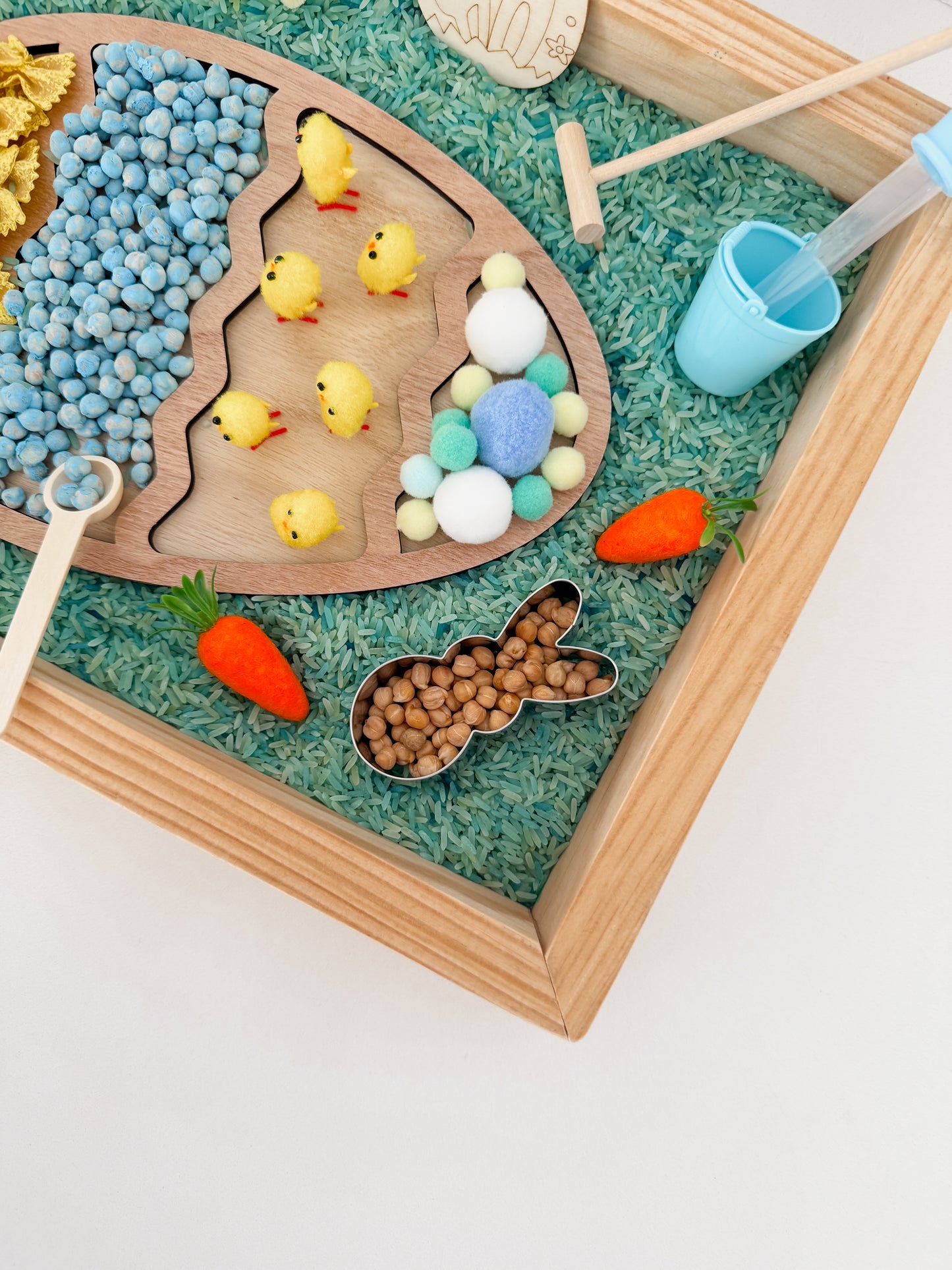 The Easter Bunny: Petit Bébé Club