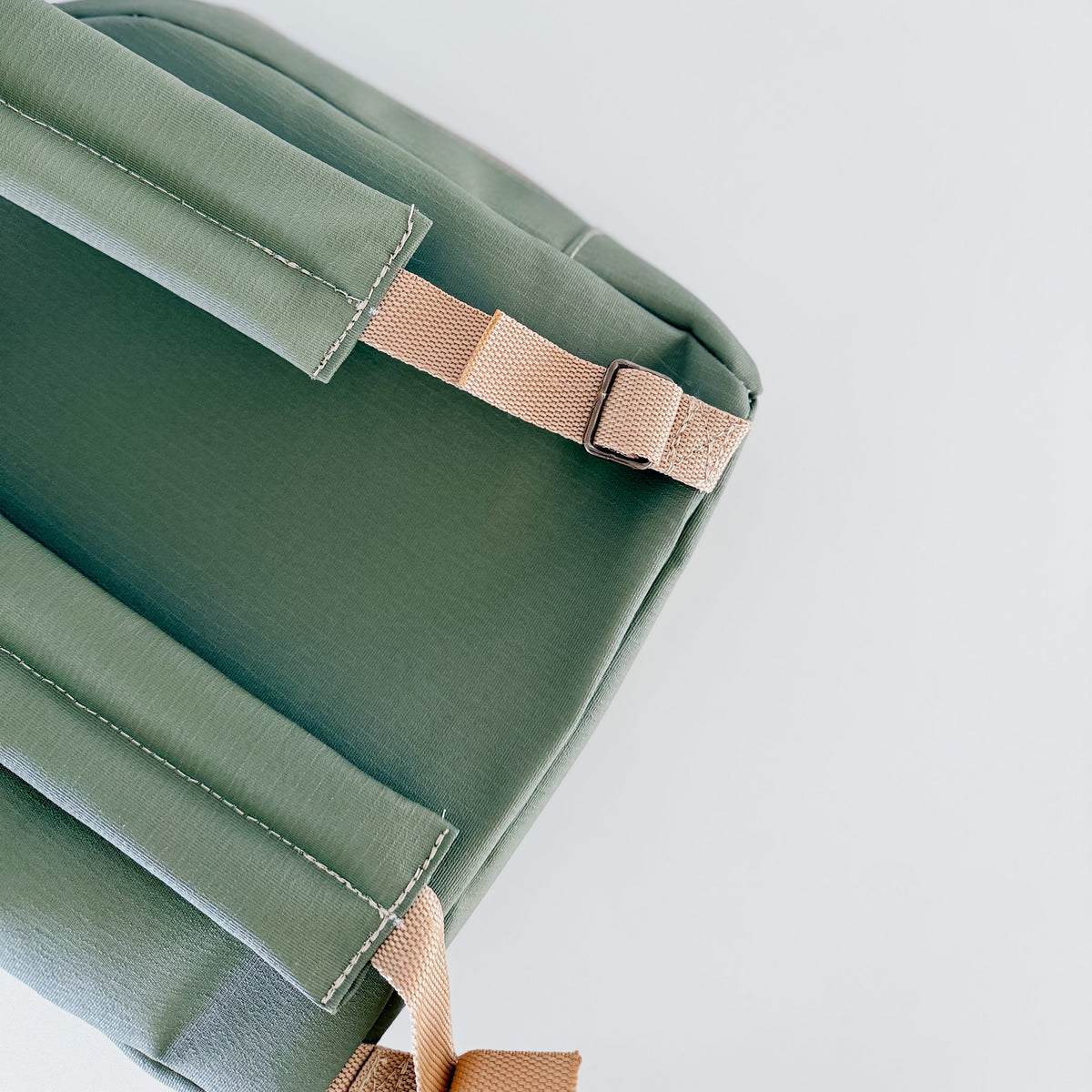 Les Petits Compagnons: Leather Backpacks