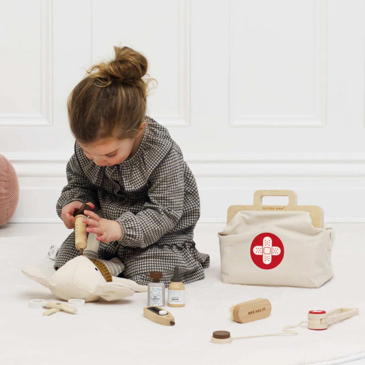 Le Toy Van - Wooden Animal Vet Set