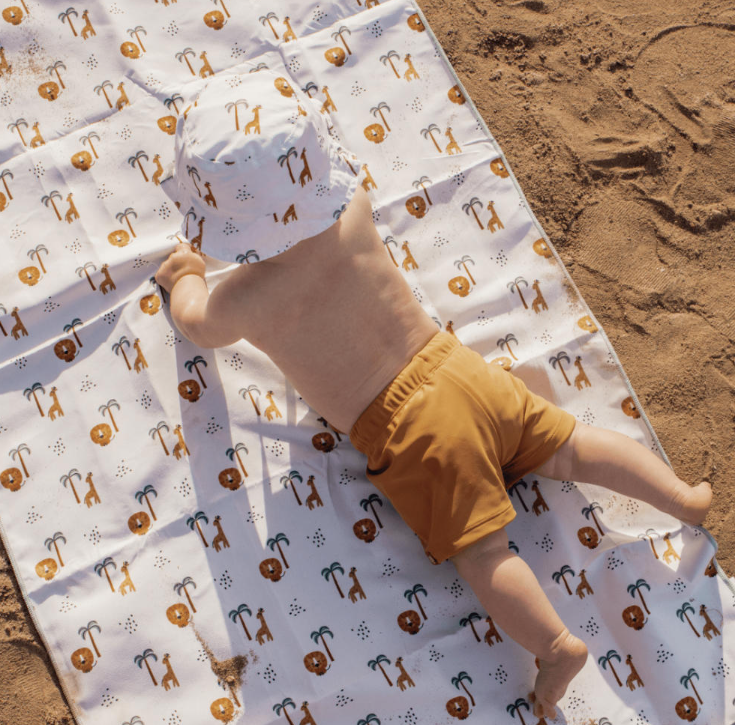Swim Essentials: Microfiber Beach Towel - Daisy Flower
